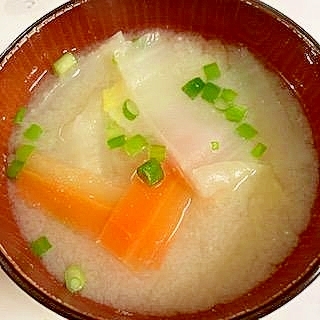 白菜・にんじん・小ねぎの味噌汁
