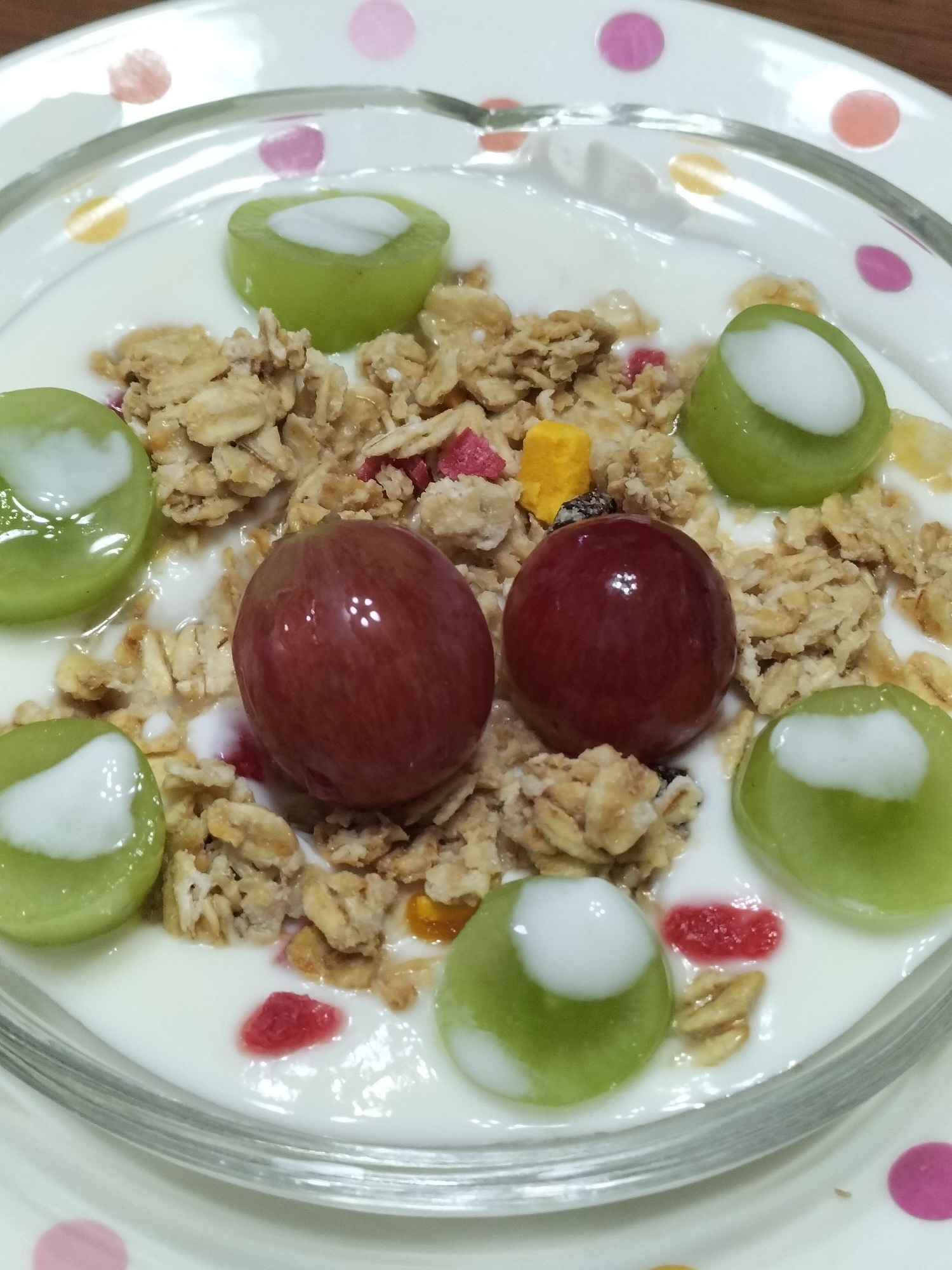 かわいいぶどうとシリアルのなごり雪〜ヨーグルト♪