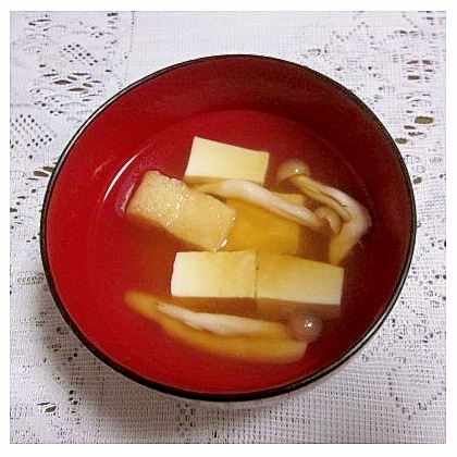 しめじ・木綿豆腐・油揚げの味噌汁