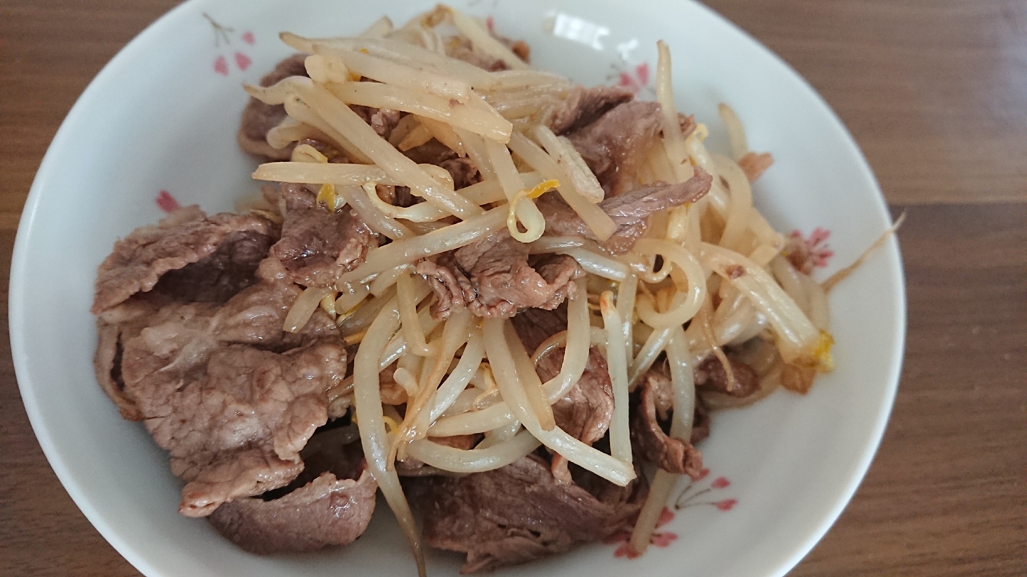 牛肉ともやしのすき焼き風