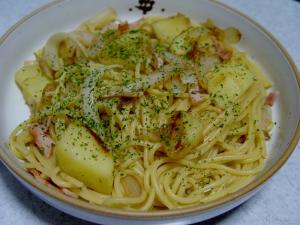 じゃがいもとハムのにんにくパスタ