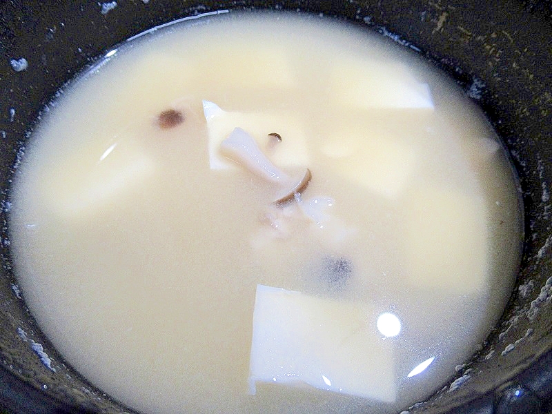 しめじと豆腐の味噌汁