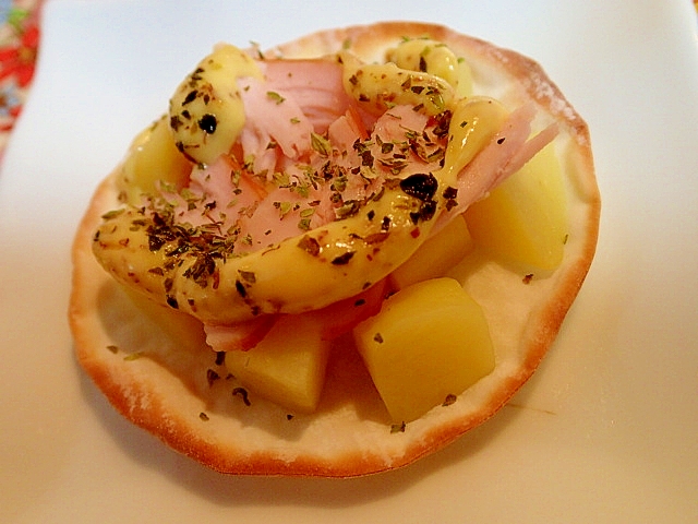 餃子の皮で　じゃが芋とスモークチキンのおつまみ♬