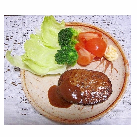 煮込みハンバーグ（牛ひき肉・ガーリック風味）