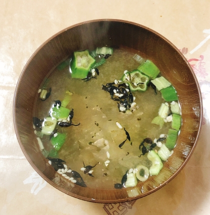 オクラとえのきの味噌汁（液体みそ）