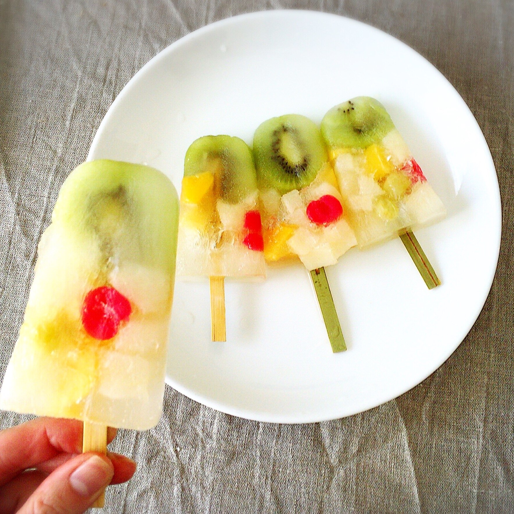 子どもと一緒に フルーツたっぷりアイスキャンディー レシピ 作り方 By マレーちゃん 楽天レシピ