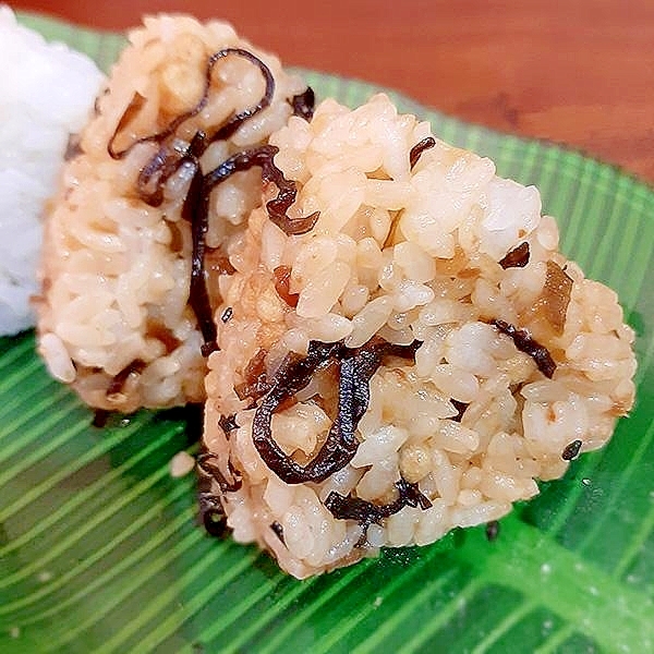 昆布とネギ味噌と揚げ玉のおにぎり♪