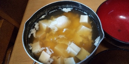 落とし卵とえのきと豆腐のお味噌汁