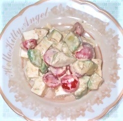 はじめまして。
簡単そうでやってみましたが、ドレッシングが多すぎ？
でも、とても美味しく頂きました。
ご馳走さまでした。