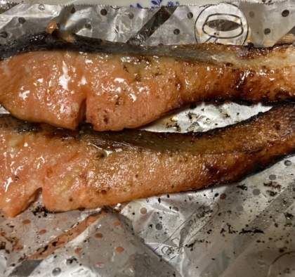 フライパンで焼く鮭の西京焼き
