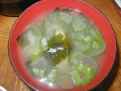 我が家の味噌汁☆じゃが芋・わかめ・ねぎ♡