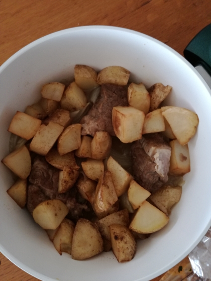 豚肉柔らか♪玉ねぎ☆じゃがいも白ワイン煮込み