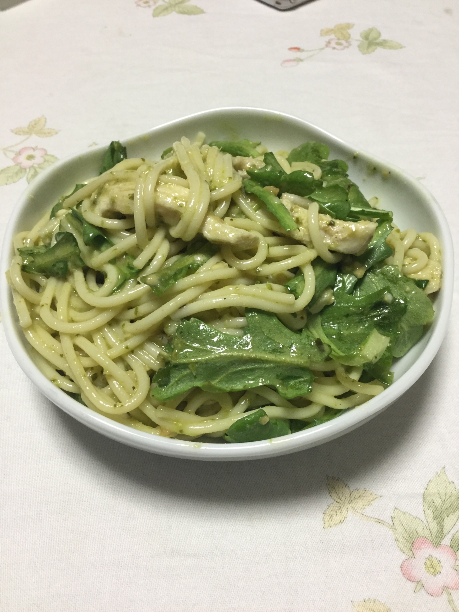 鶏ハムと菊菜のバジルスパゲティサラダ