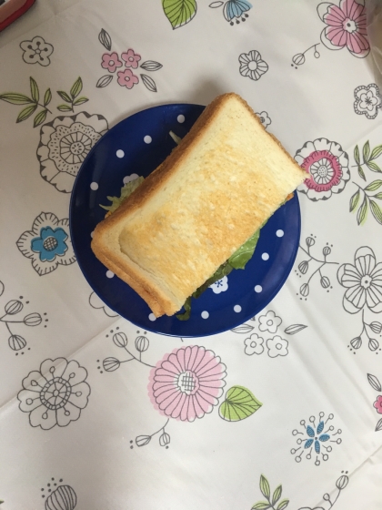 食パンで☆レタスと卵のホットサンド(o^^o)