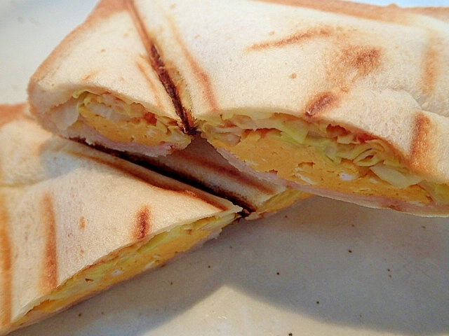 ハム・炒り卵・キャベツ・チーズのホットサンド