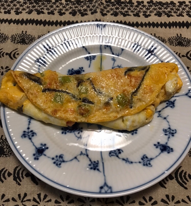 アスパラと生キクラゲ、カニカマの卵焼き