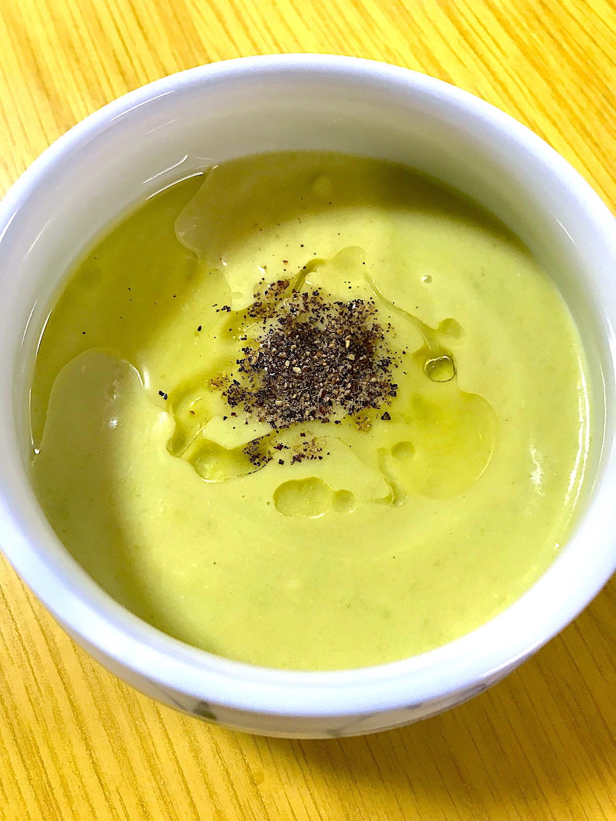 アボカドの冷製ポタージュ風 豆乳味噌スープ