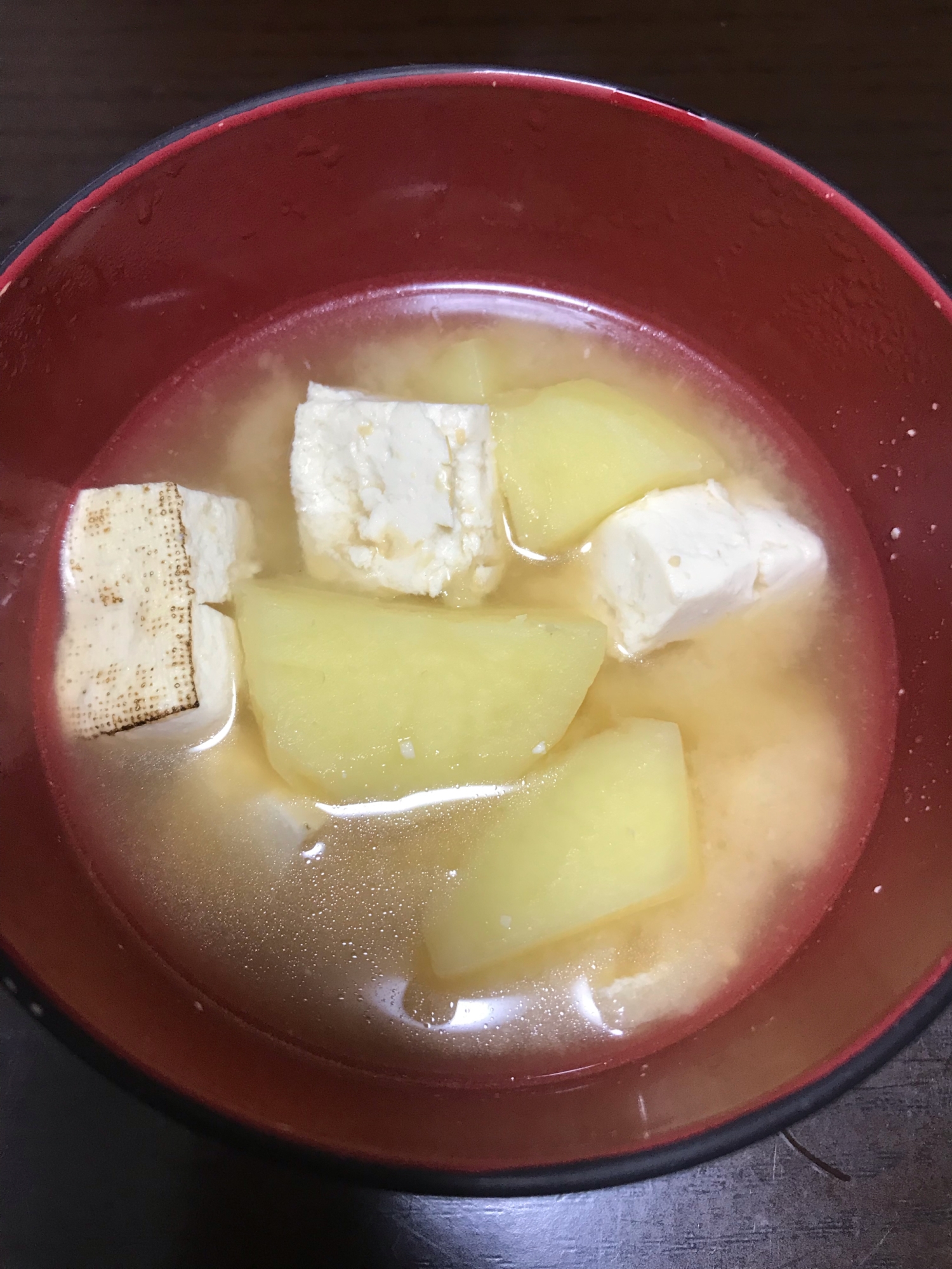 焼き豆腐とじゃがいもの味噌汁