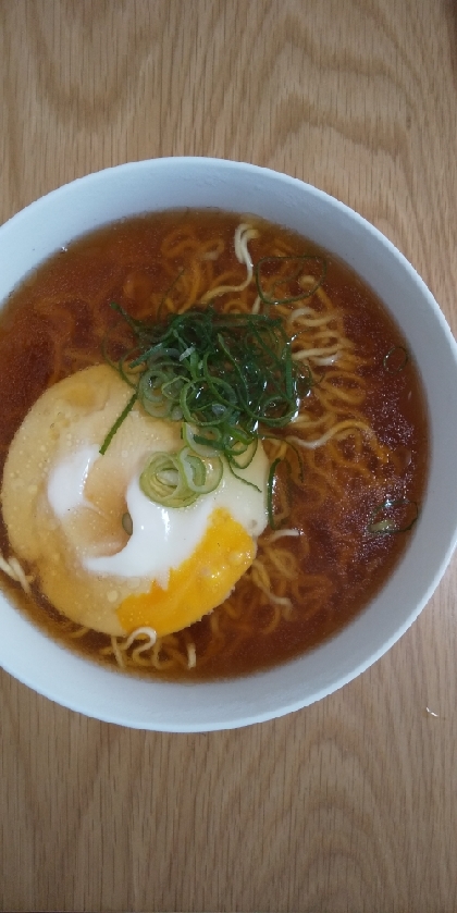 ねぎと簡単目玉焼きのインスタントラーメン