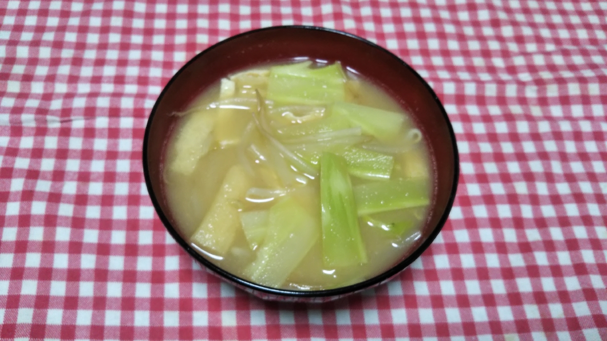 油揚げともやしとブロッコリーの茎の味噌汁☆