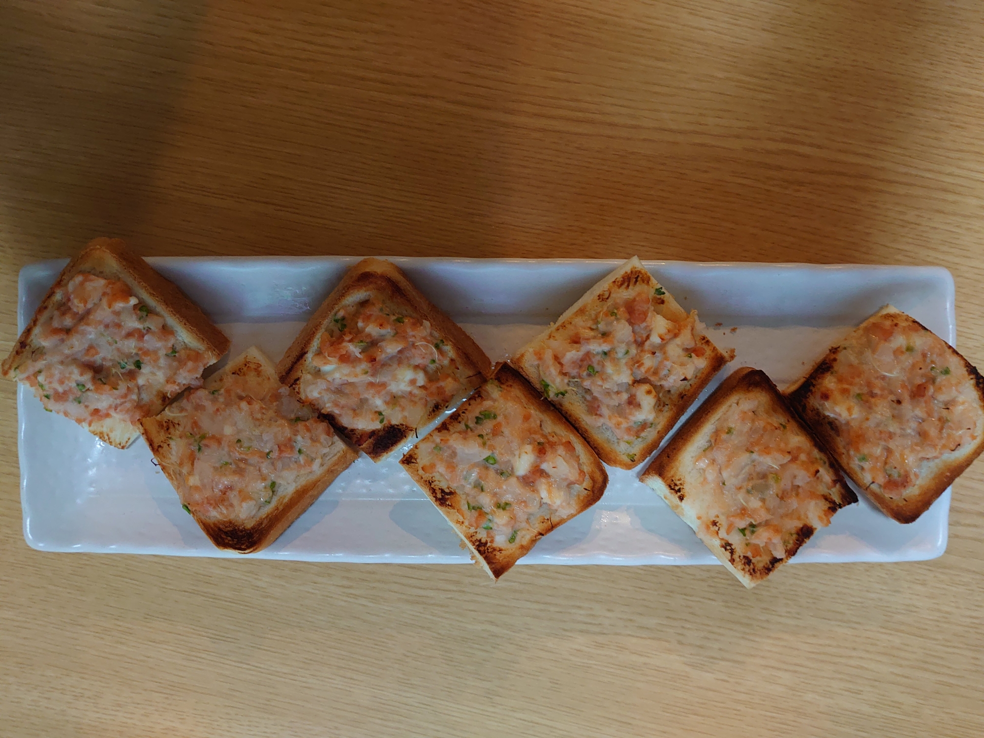 鮭フレークとチーズとブロッコリースプラウトトースト