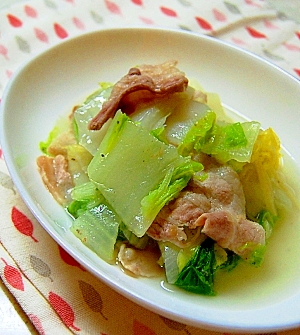 とっても簡単美味しい♪白菜と豚バラの蒸し煮スープ