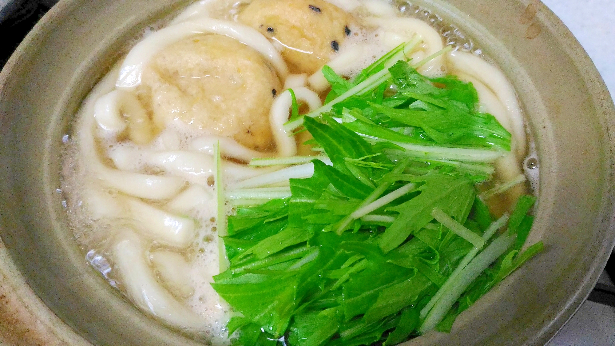 がんもどきと水菜の鍋焼きうどん