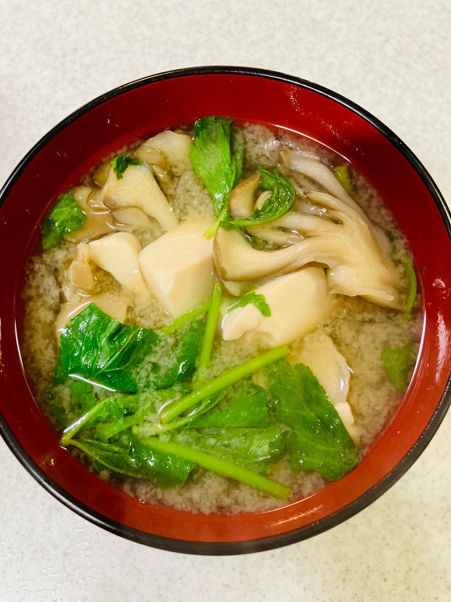 舞茸と豆腐と三つ葉の味噌汁