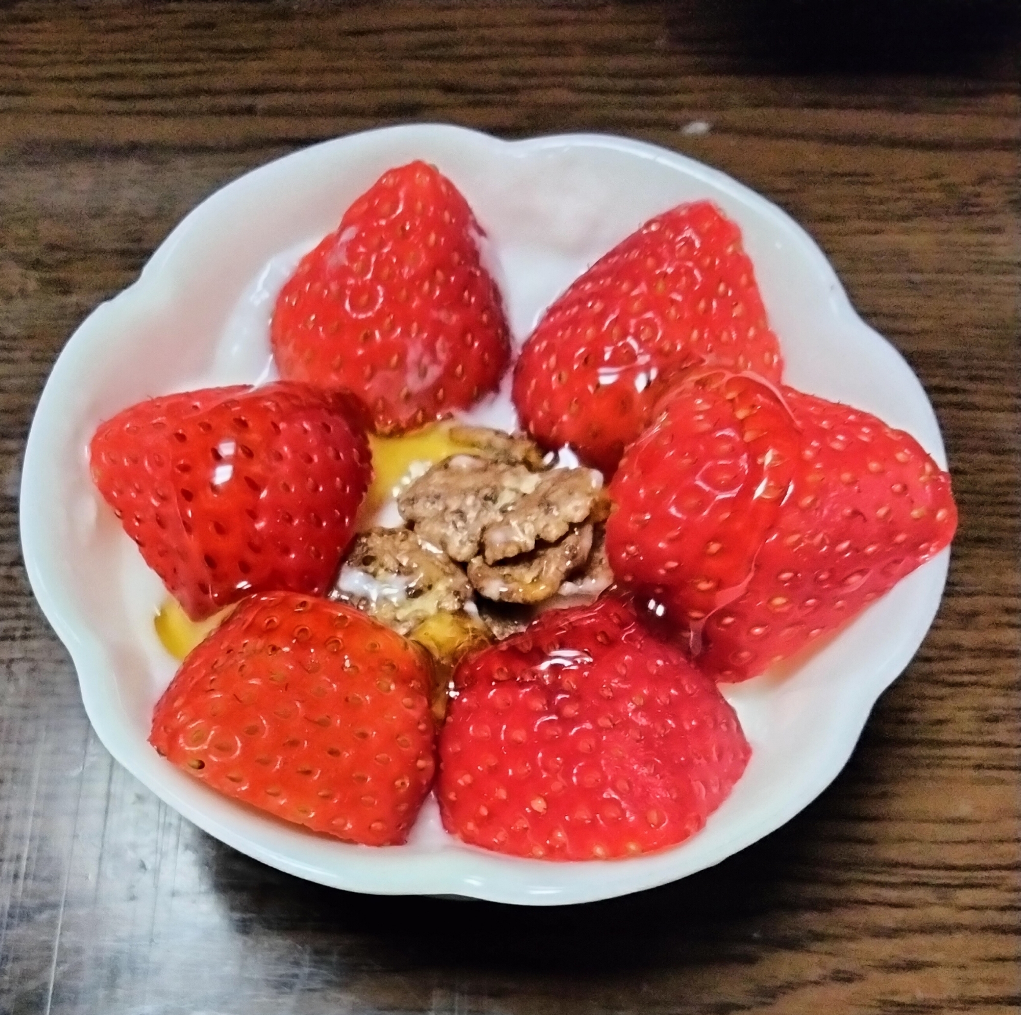 今日のヨーグルト♡いちごでお花