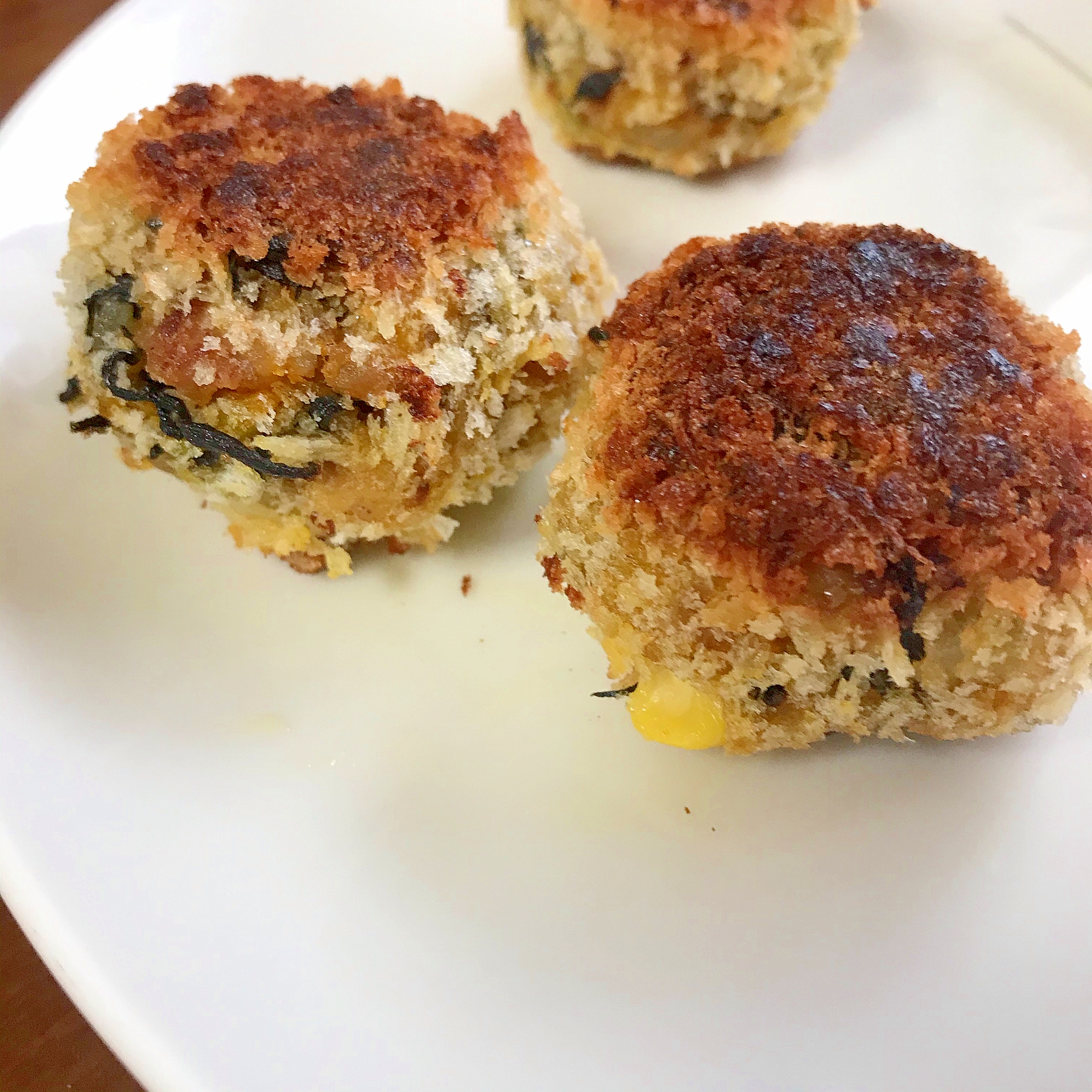 ひじき・かぼちゃ・たまねぎ・コーンの焼きコロッケ