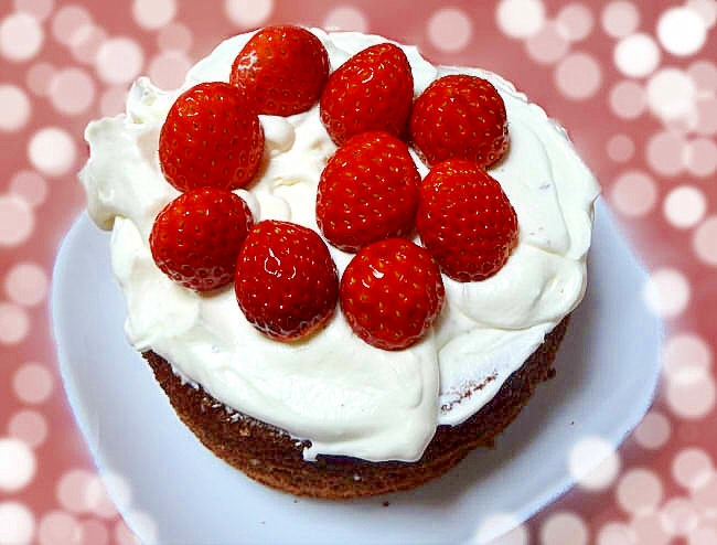 小粒の苺でチョコショートケーキ