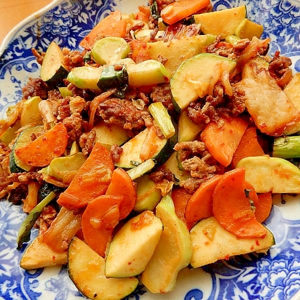 ブロコ芯も利用❤合い挽き肉とズッキーニのキムチ炒め