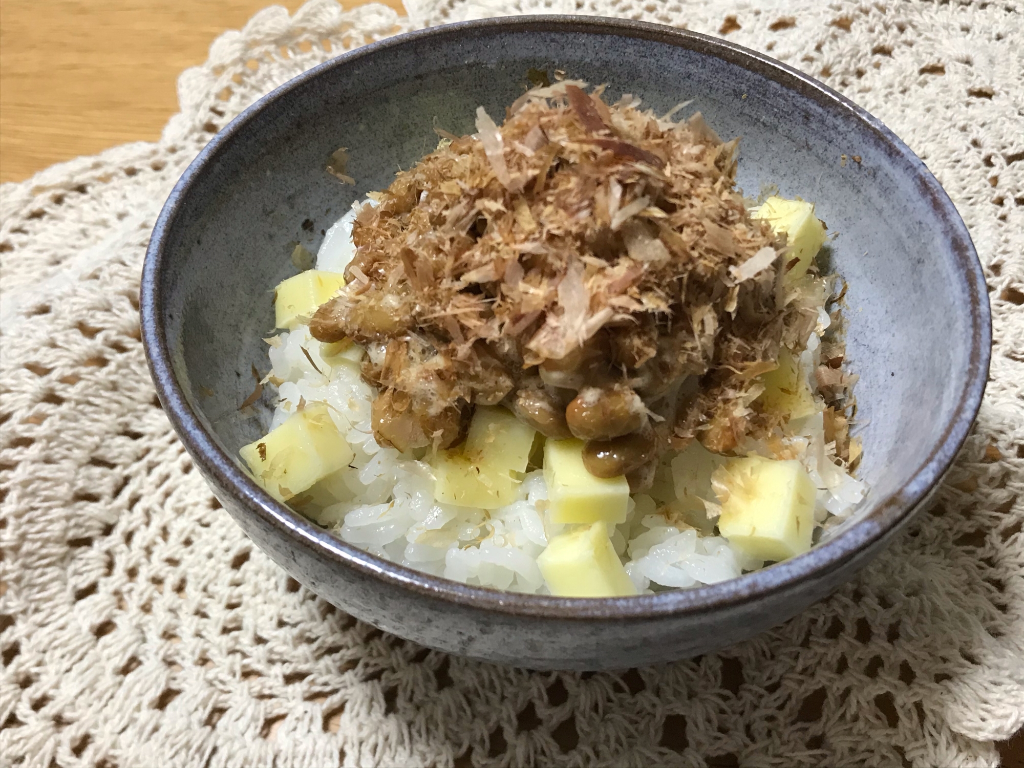 朝食にぴったり！納豆おかかチーズごはん