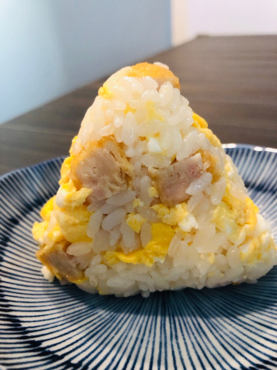 【ひと手間おむすび】冷凍チキンナゲットマヨ卵