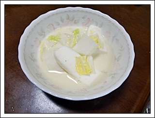 さとママさん、こんばんは(^^♪　この豆乳の白菜煮、めっちゃおいしい～～(＠_＠;)　とっても簡単なのに、甘みがあってすっごくおいしかったです❤