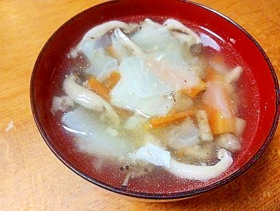 鯛のあらで出汁をとった　和風野菜スープ