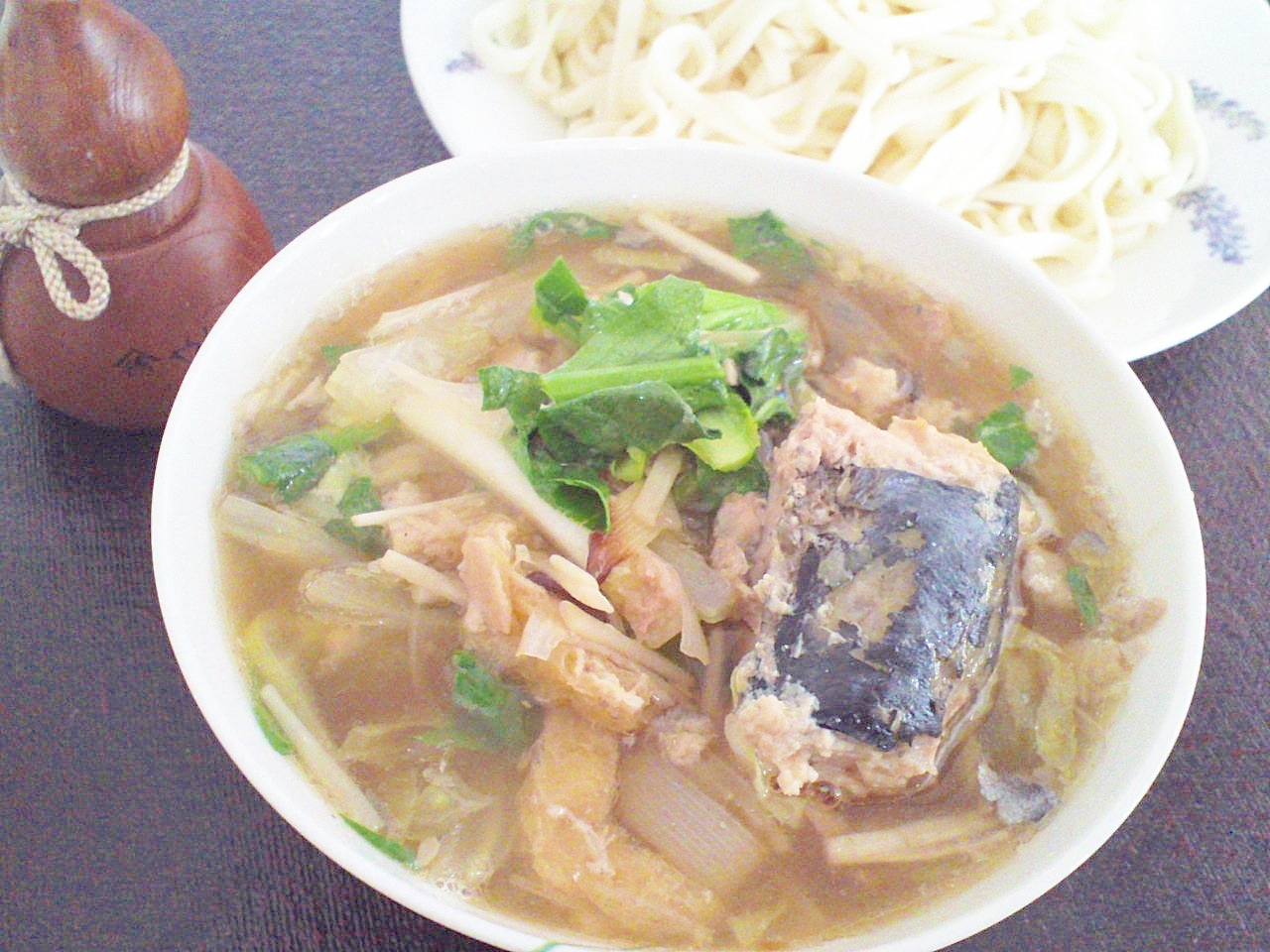 サバ缶で絶品つけ麺！栄養満点の「つけうどん」