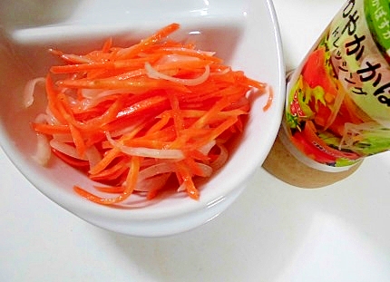 にんじんと酢玉ねぎのサラダ　☆　かぼすドレッシング