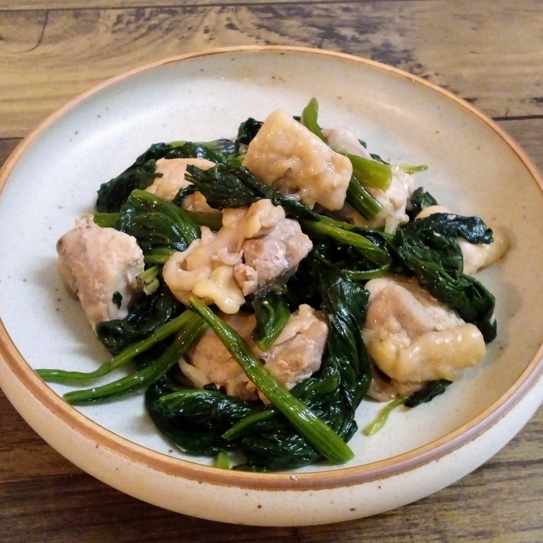 ♪味覇とにんにく♡鶏もも肉とほうれん草の中華炒め♪