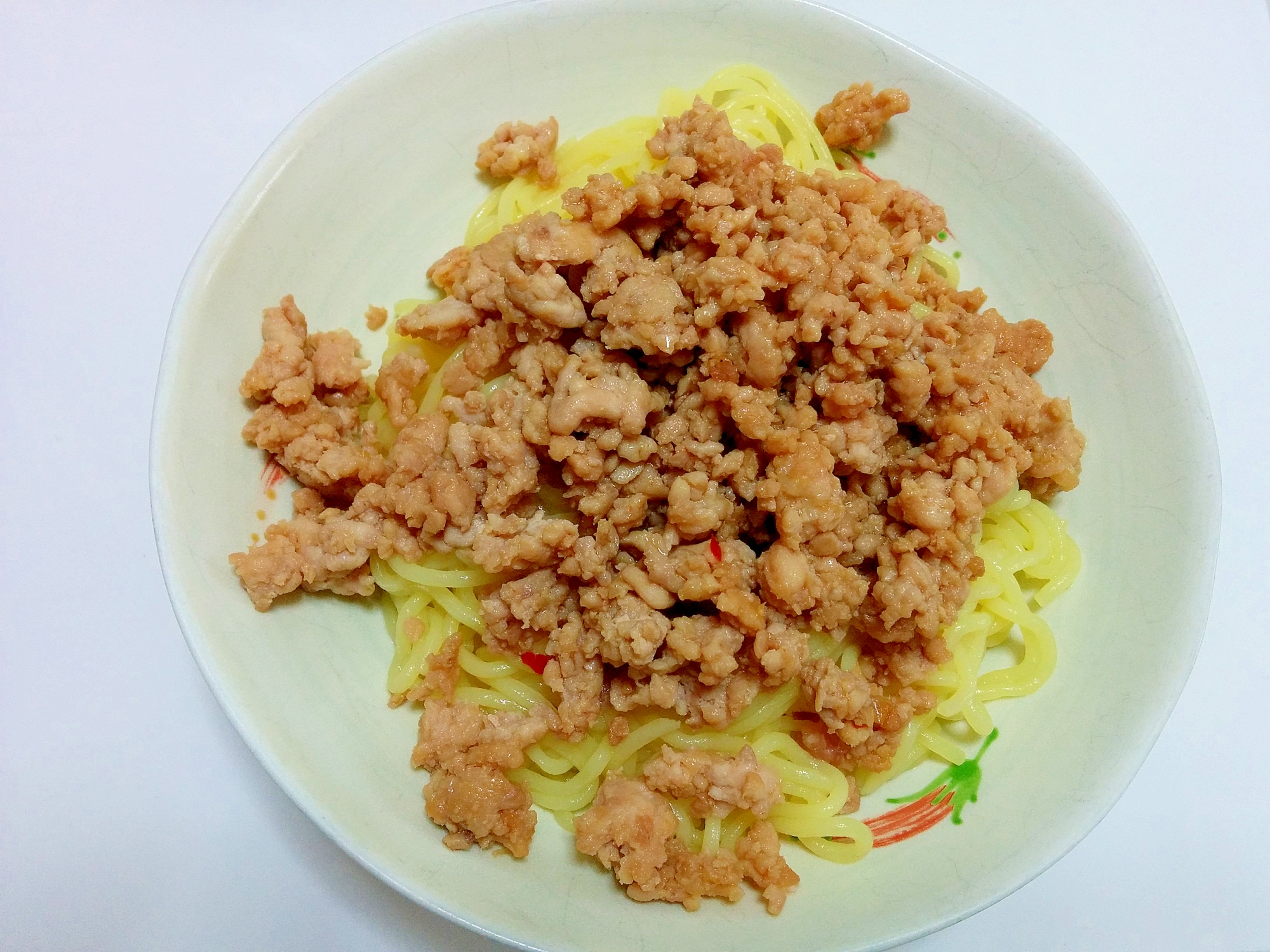 こんにゃく麺で　鶏挽き肉のピリ辛麺