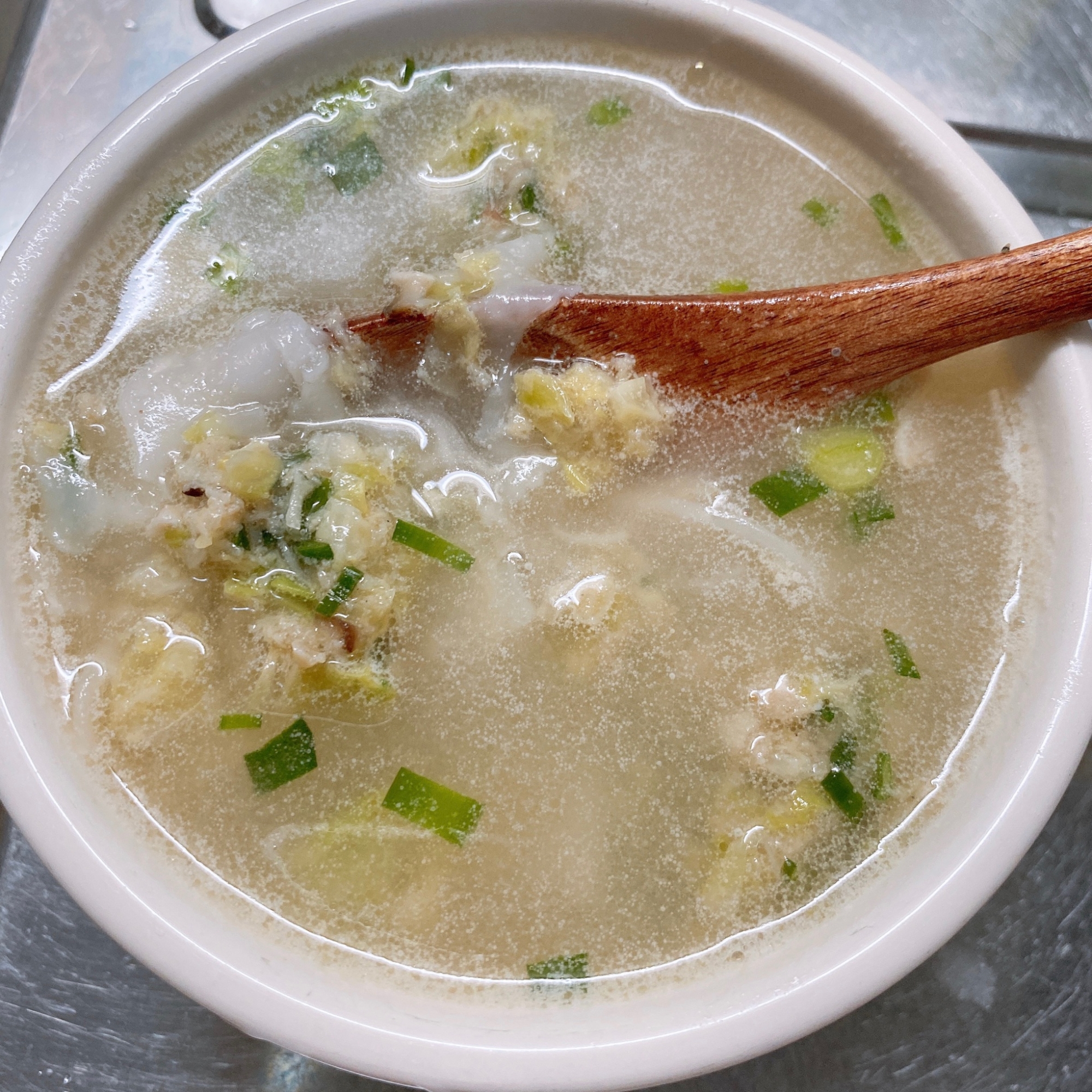 冷凍餃子で簡単スープ