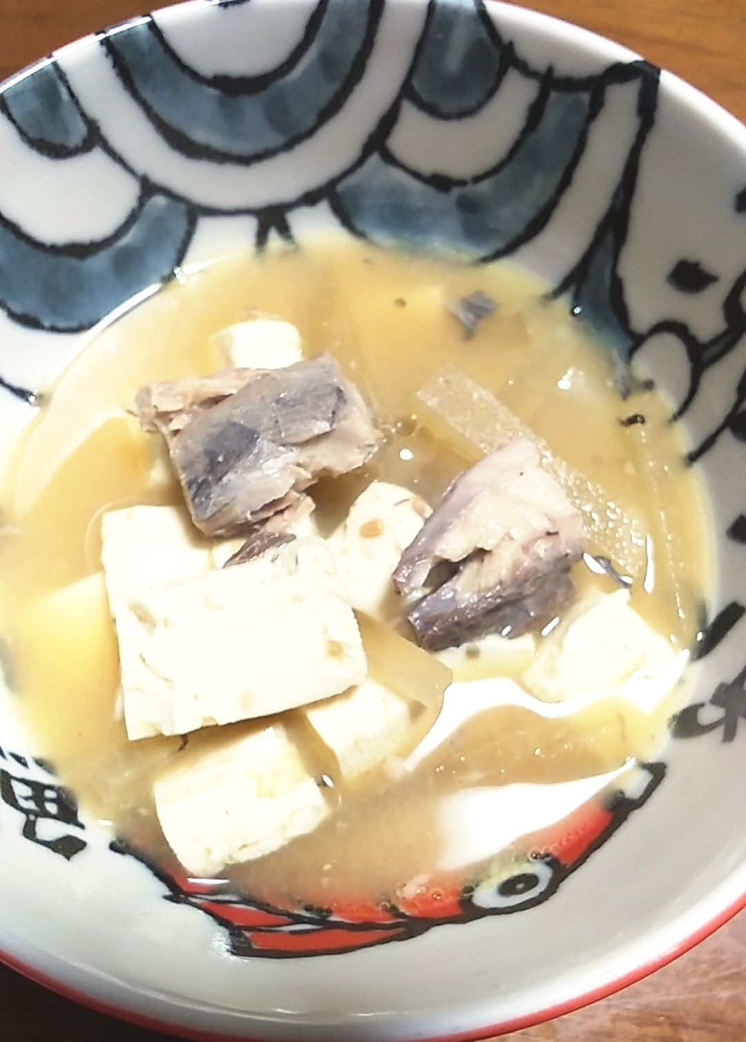 鯖の水煮缶　大根　豆腐の味噌汁