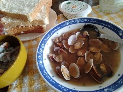 焼酎があったので酒蒸しを思いつき作りました。味わいマイルドに仕上がり家族も大喜び。これはいけます。ありがとうございましたm(_ _)m