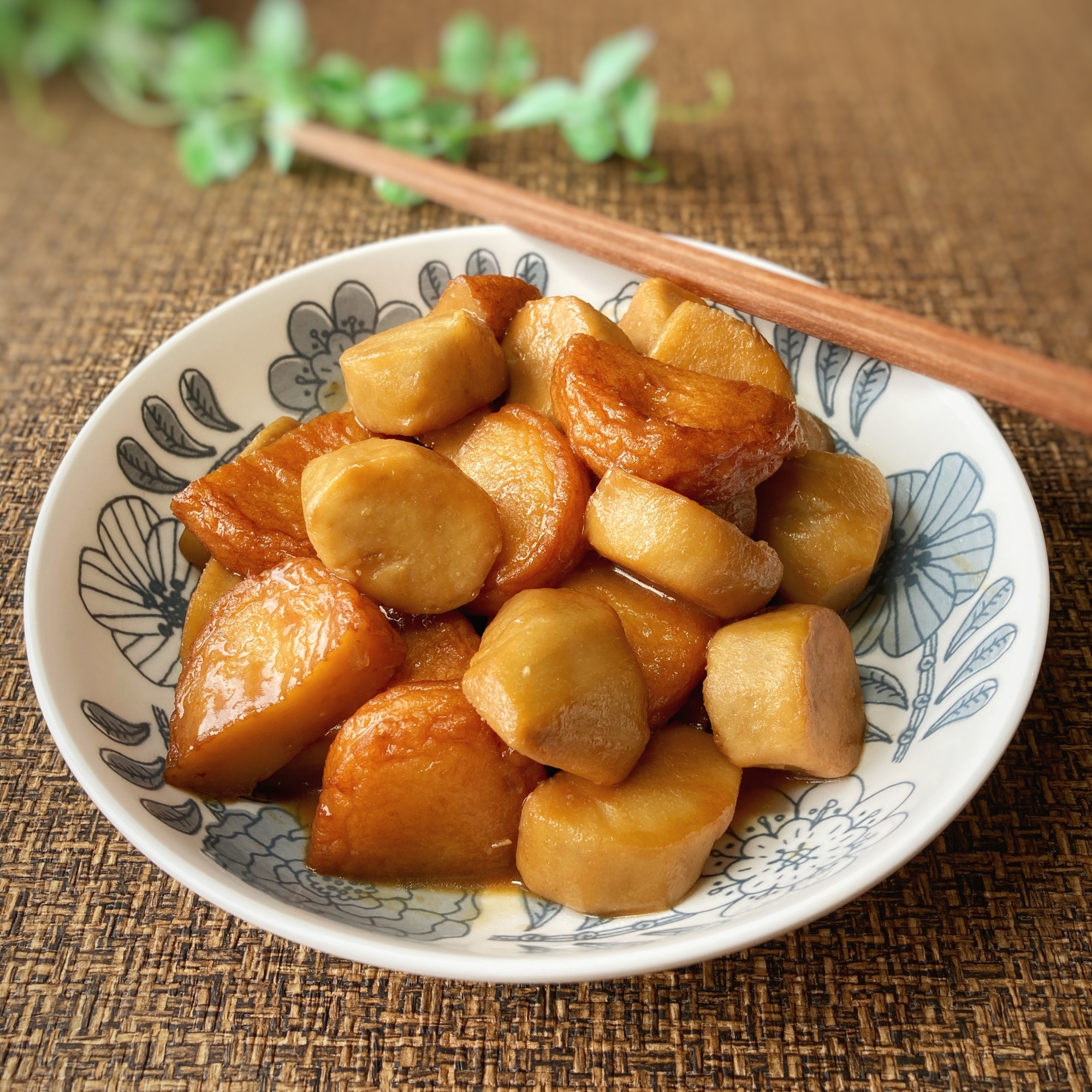 里芋とさつま揚げの煮物