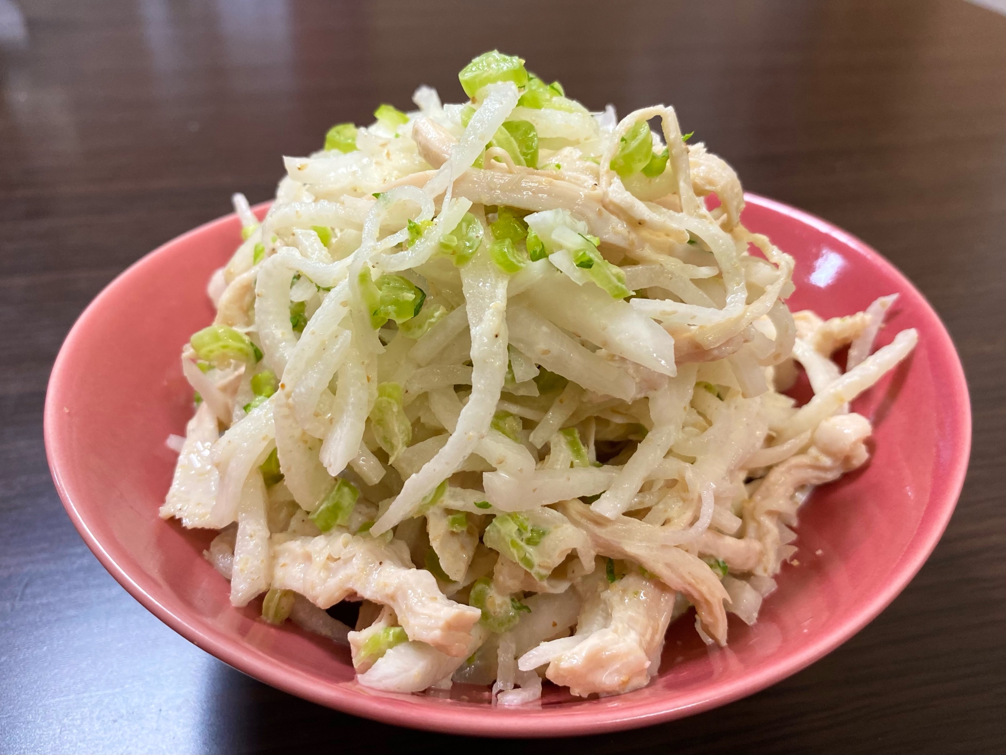 鶏ハムと大根のごまマヨサラダ