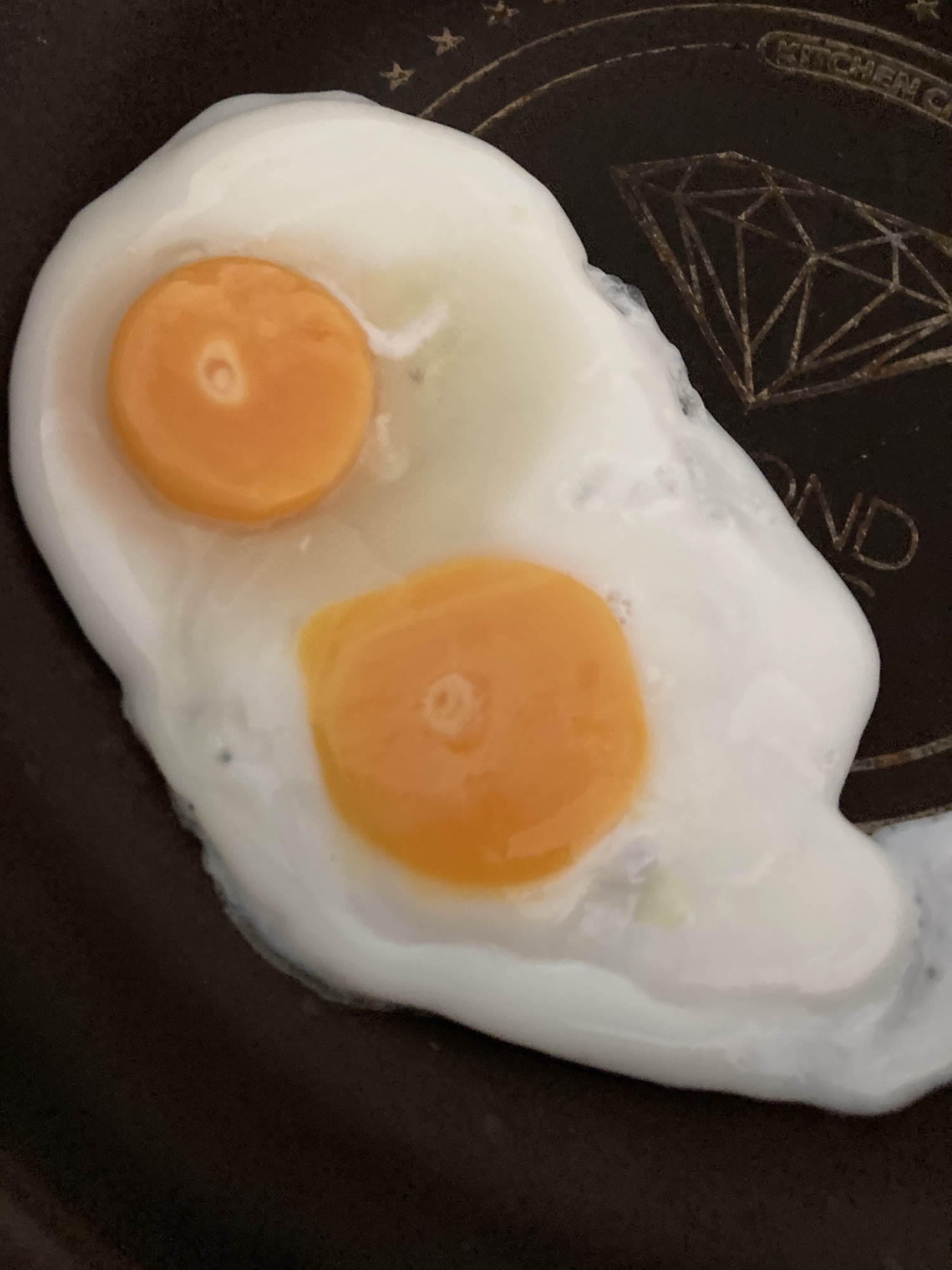あら かわいい卵一つで二つのミニ目玉焼き レシピ 作り方 By へんてこへんてこママ 楽天レシピ