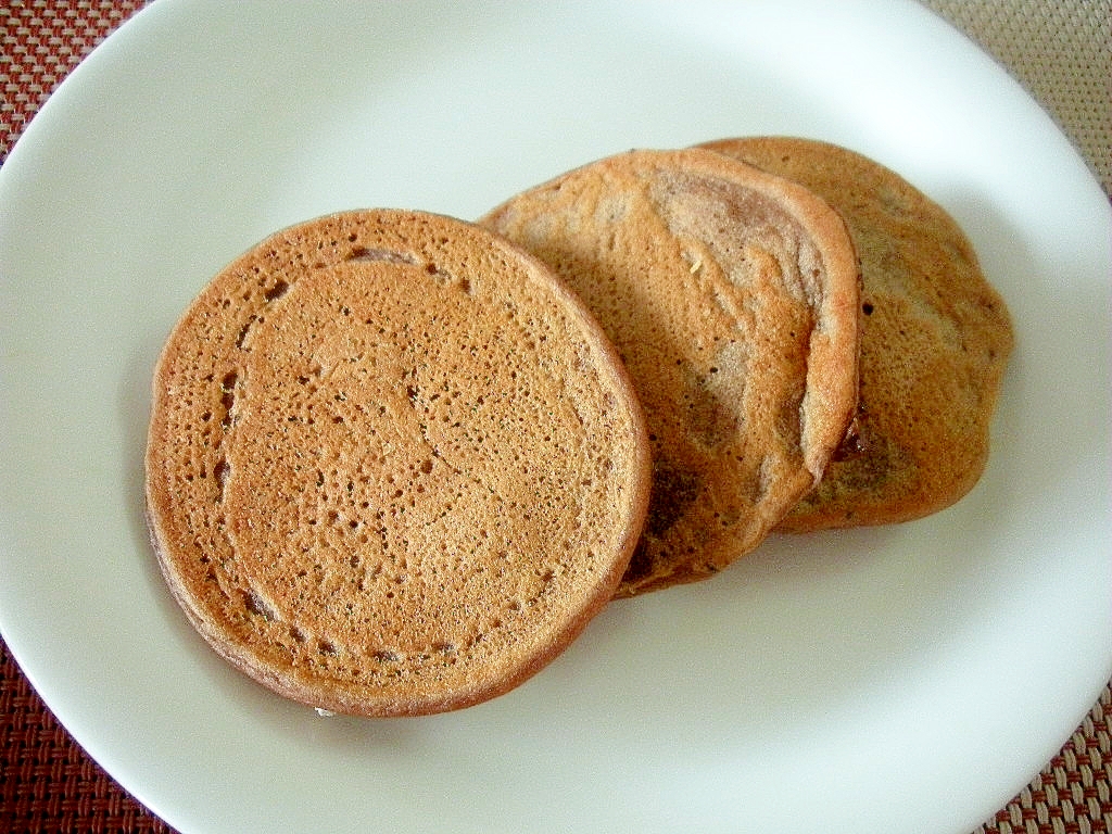 シリアルとサルタナレーズンの大豆粉ココアパンケーキ