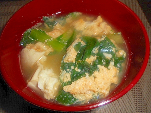 小松菜・豆腐・卵の味噌汁