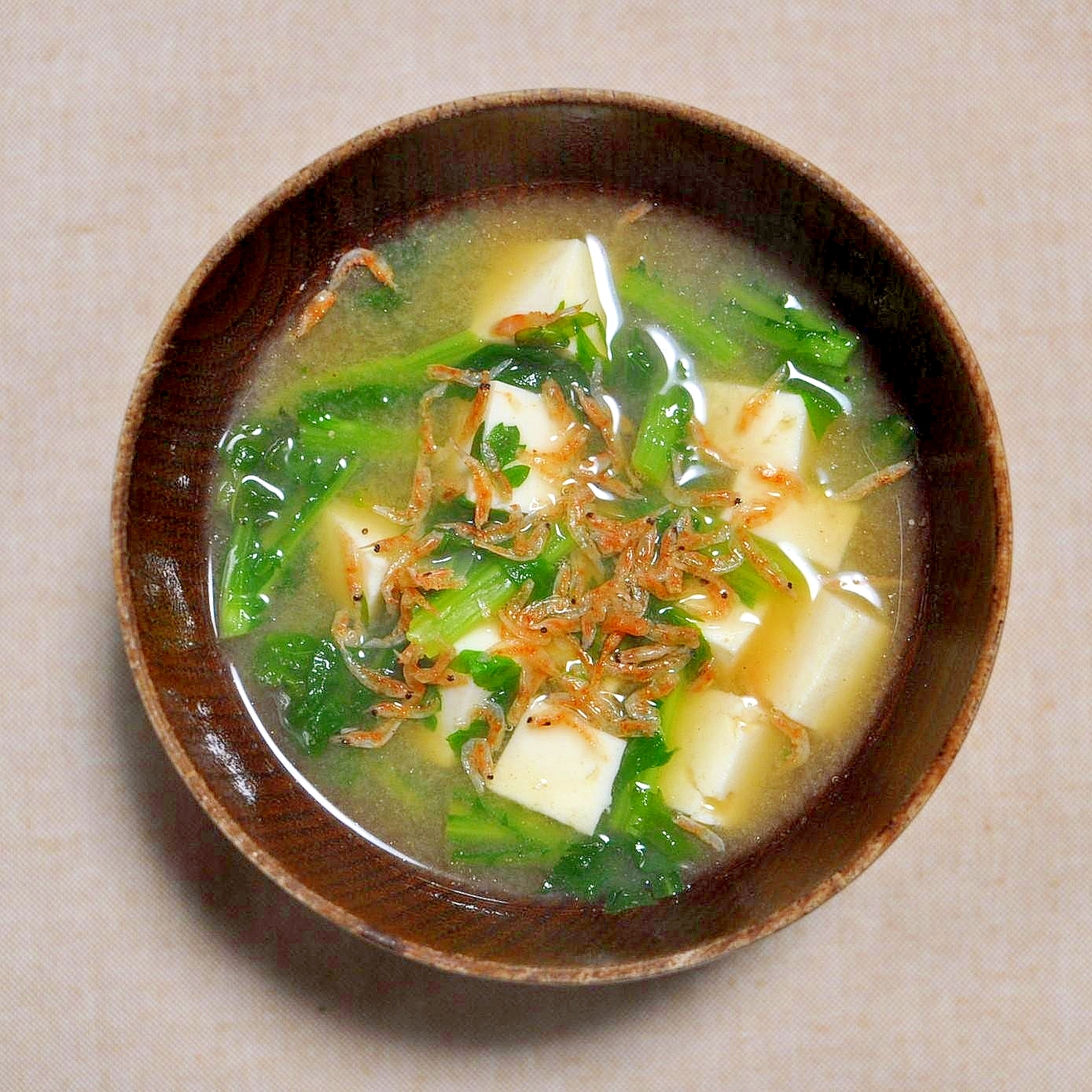 春菊と豆腐と炒りあみえびの味噌汁