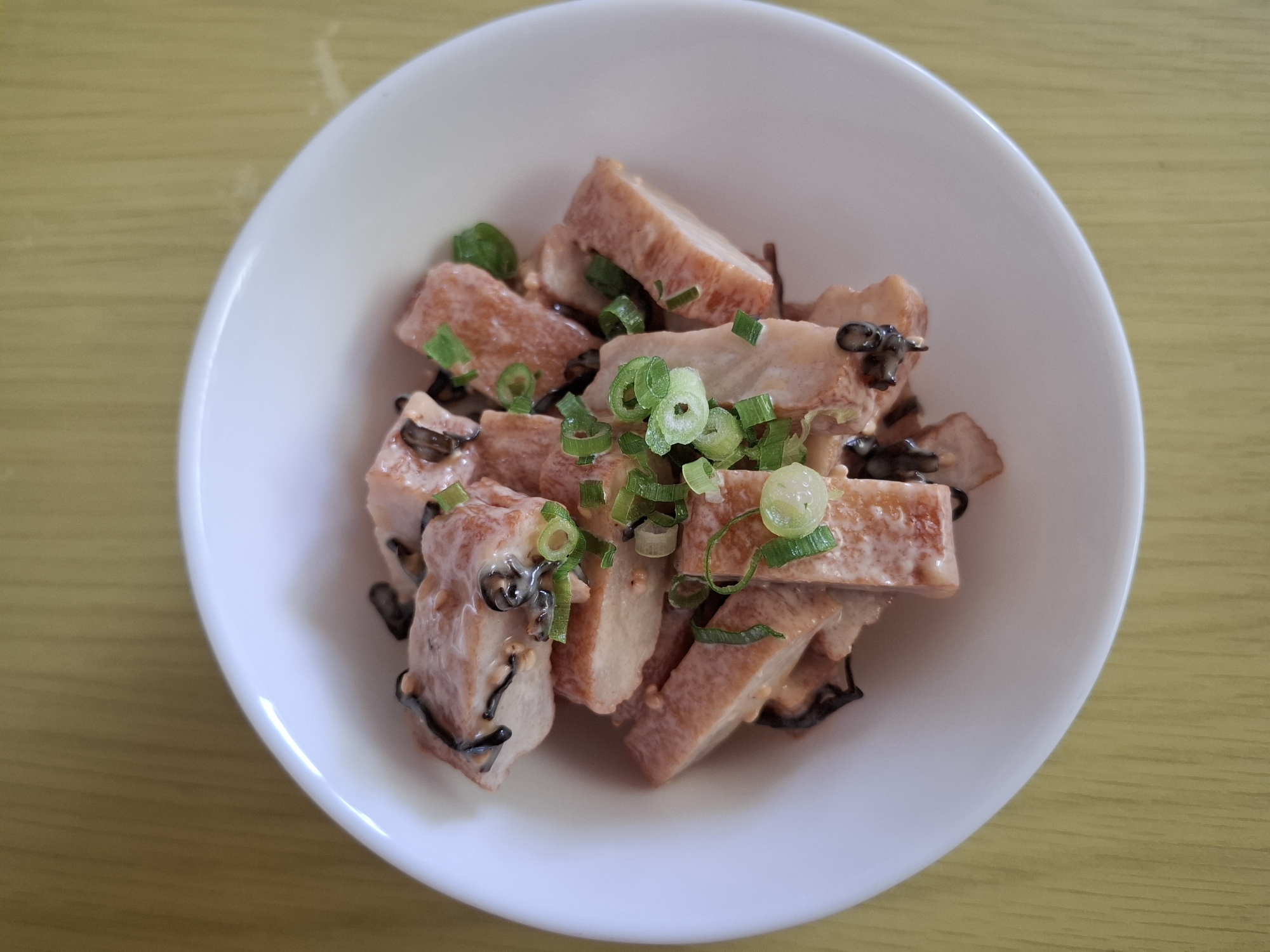 さつま揚げと塩昆布のごまマヨあえ